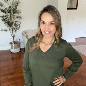 Zeagoo Green V-Neck Sweater with Ribbed Detailing Small